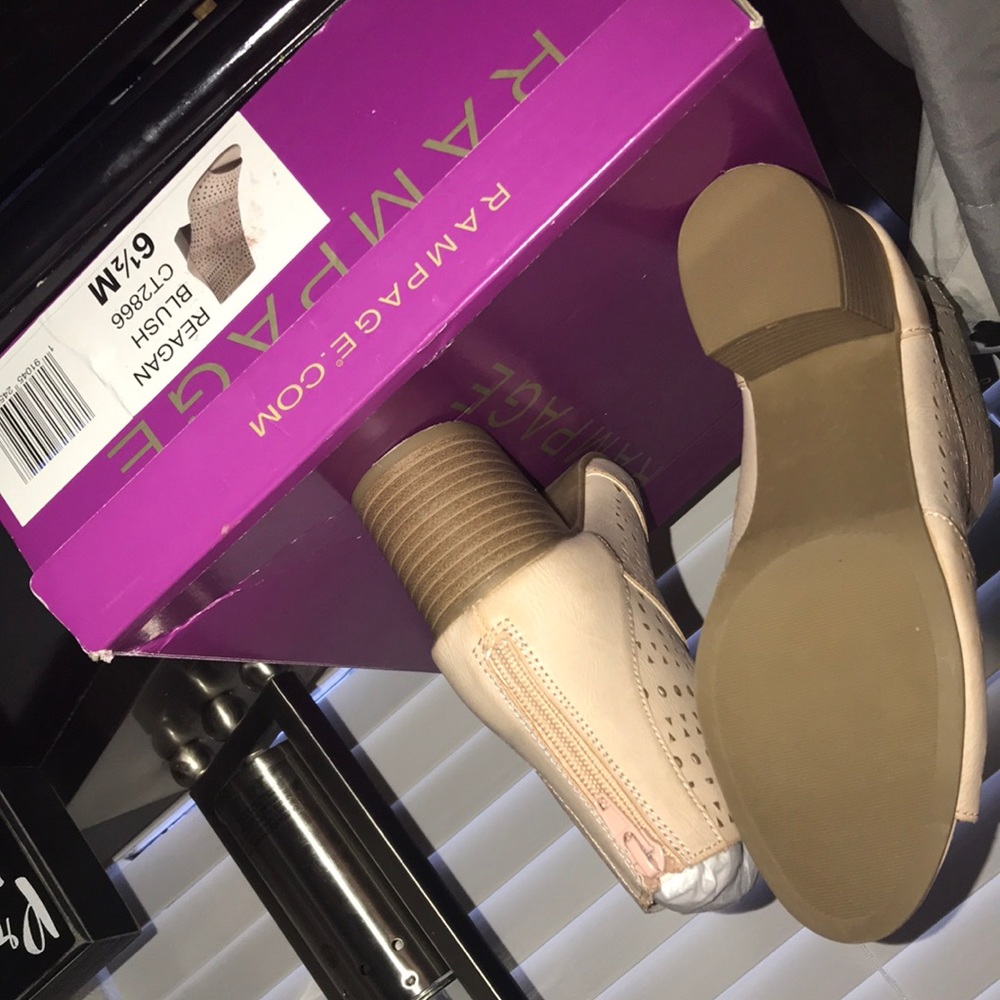 Shoes - Picture 3 of 4